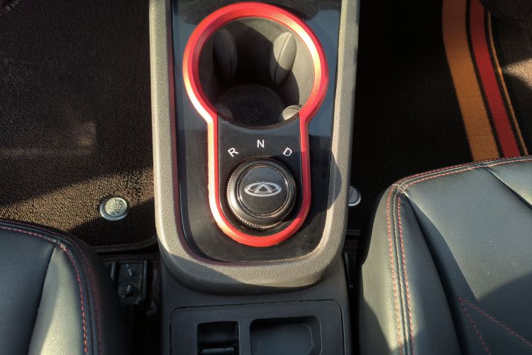 奇瑞 小蚂蚁 2022款 改款 甜粉款 半糖版 磷酸铁锂 30.7kWh 30kW 301km中控内饰18