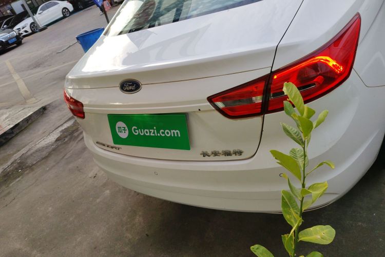 福特 福睿斯 2017款 改款 1.5L 手动舒适型车身外观6