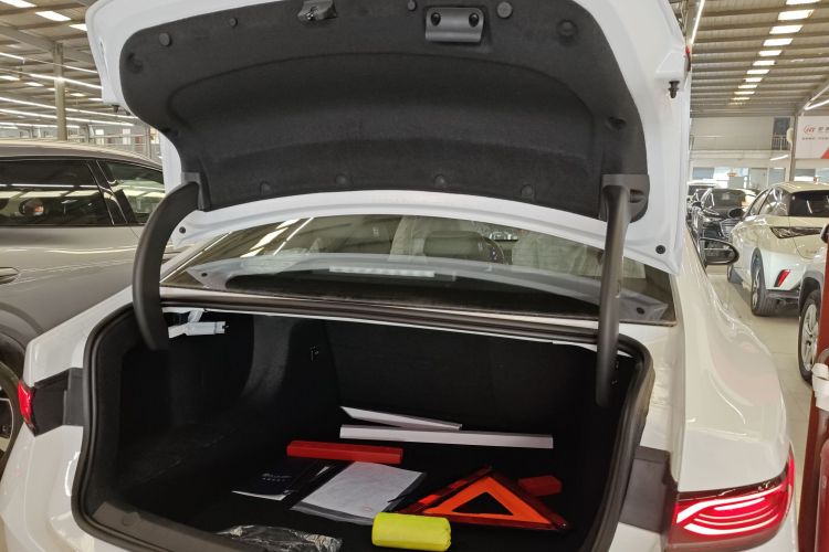 比亚迪 秦PLUS 2025款 DM-i 智驾版 128KM进取型机舱底盘23