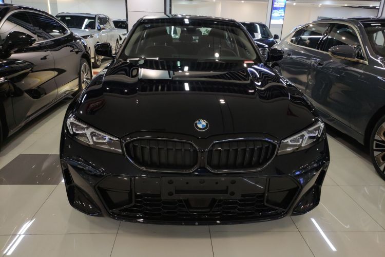 宝马3系 2025款 330Li M运动曜夜套装车身外观2