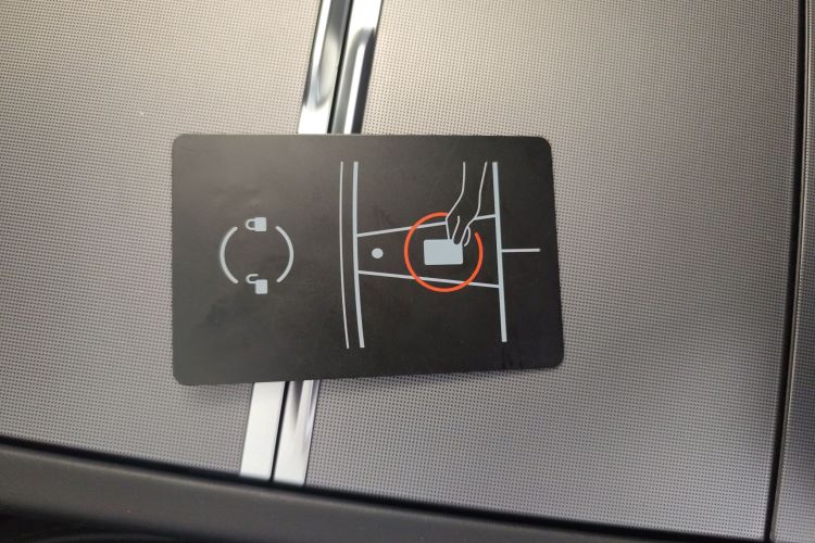 特斯拉 Model 3 2023款 长续航全轮驱动版中控内饰11