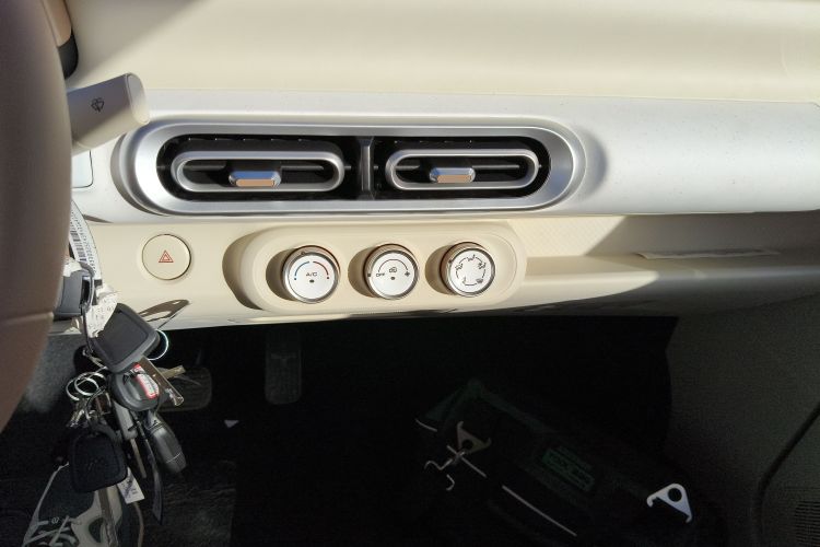 五菱汽车 宏光MINIEV 2024款 第三代 215km 青春版中控内饰16