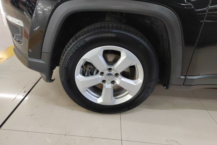 Jeep 指南者 2020款 220T 自动精英版车身外观6007