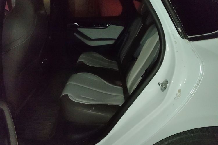 比亚迪 秦PLUS 2024款 荣耀版 DM-i 55KM领先型中控内饰7004