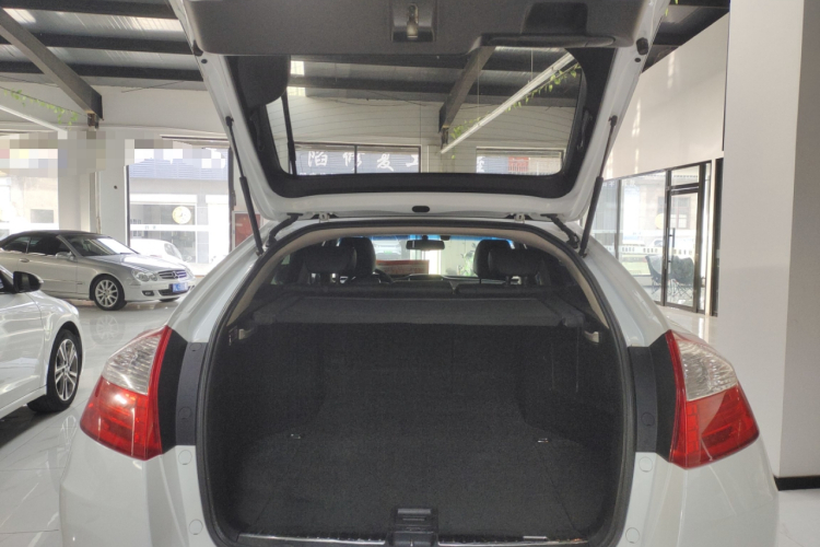 本田 歌诗图 2014款 2.4L 豪华版机舱底盘23