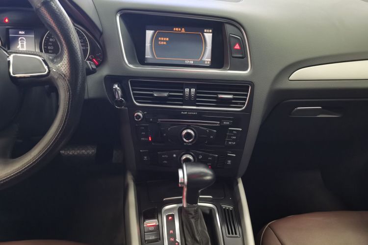 奥迪Q5 2016款 40 TFSI 进取型中控内饰16
