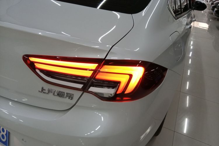 别克 君威 2023款 552T 智享型车身外观9