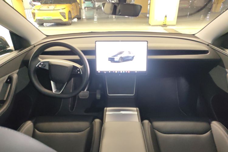 特斯拉 Model Y 2025款 后轮驱动版中控内饰7002