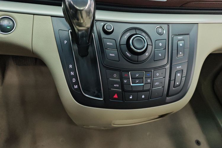 别克GL8 2017款 25S 豪华型 国V中控内饰18