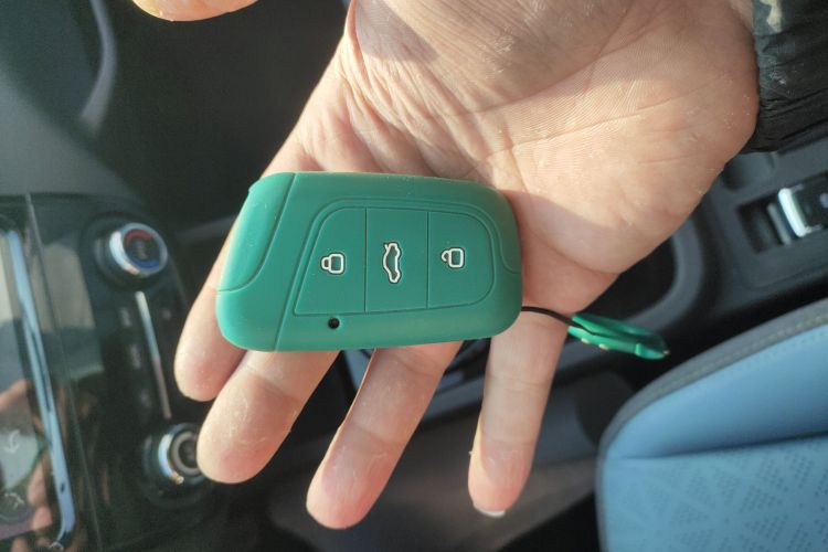 奇瑞 小蚂蚁 2022款 甜粉款 全糖版 磷酸铁锂 29.2kWh 30kW 301km中控内饰11