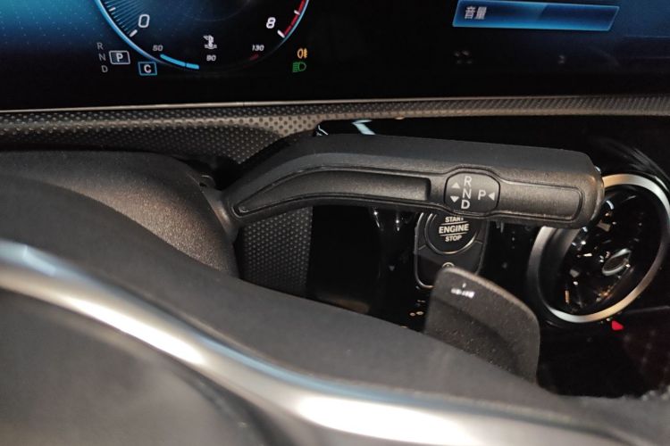 奔驰A级 2020款 改款 A 180 L 运动轿车特殊配置中控内饰18