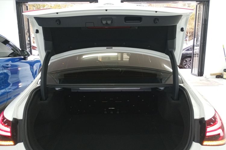 奔驰A级 2022款 A 200 L 运动轿车动感型机舱底盘23