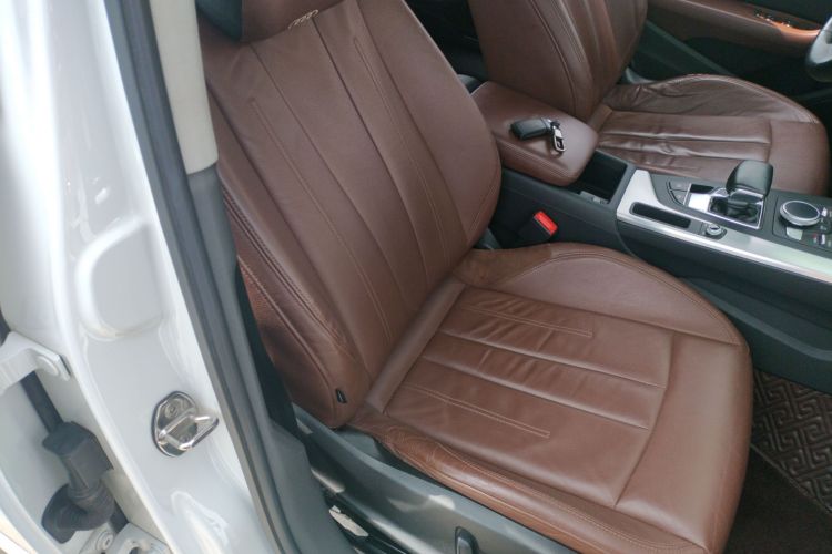 奥迪A4L 2018款 30周年年型 40 TFSI 时尚型局部细节41