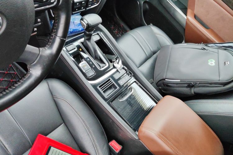 广汽传祺 传祺GS8 2017款 320T 两驱豪华智联版（七座）局部细节18