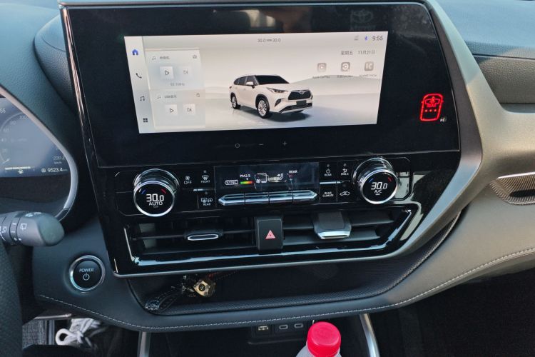 丰田 汉兰达 2024款 2.5L智能电混双擎两驱精英版 5座中控内饰16