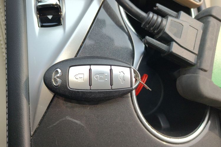 英菲尼迪Q50L 2015款 2.0T 舒适版中控内饰7001