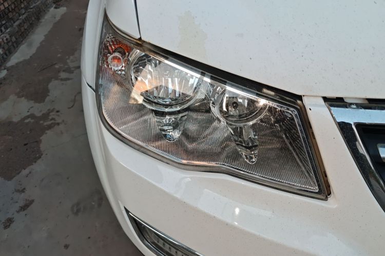 陆风X8 2014款 探索版 2.0L 都市先锋版车身外观8