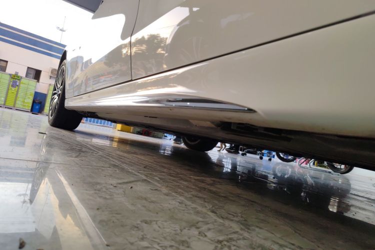 奔驰C级 2023款 C 260 L 运动版局部细节9002