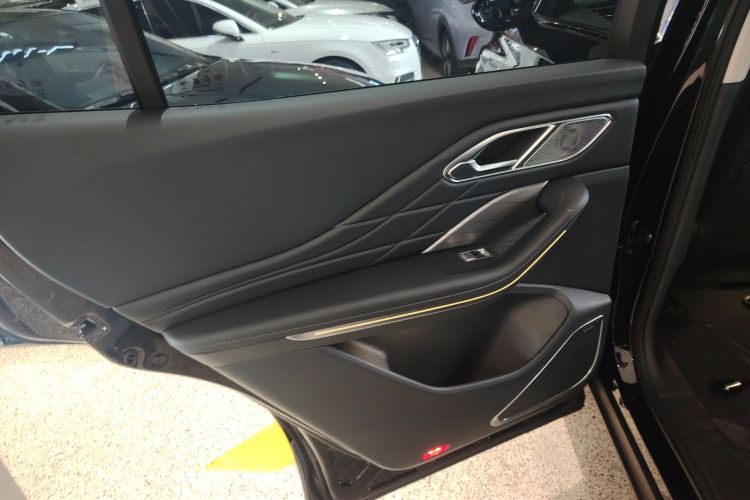 红旗HS7 PHEV 2024款 2.0T PHEV 四驱旗畅版 6座中控内饰7008