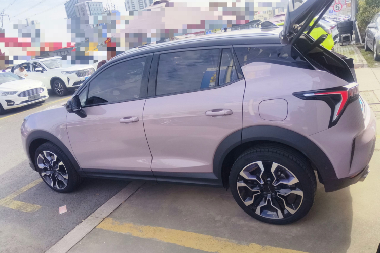 领克06 2023款 Remix 1.5T Shero车身外观4