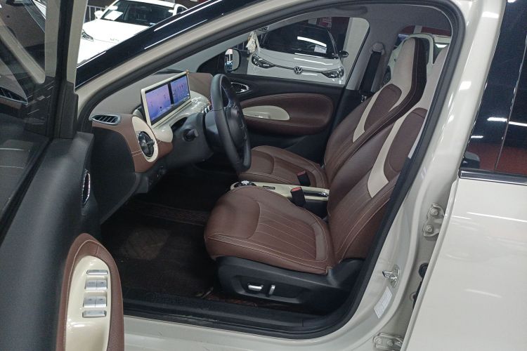 五菱汽车 五菱缤果 2023款 333km 灵犀互联+款中控内饰7003