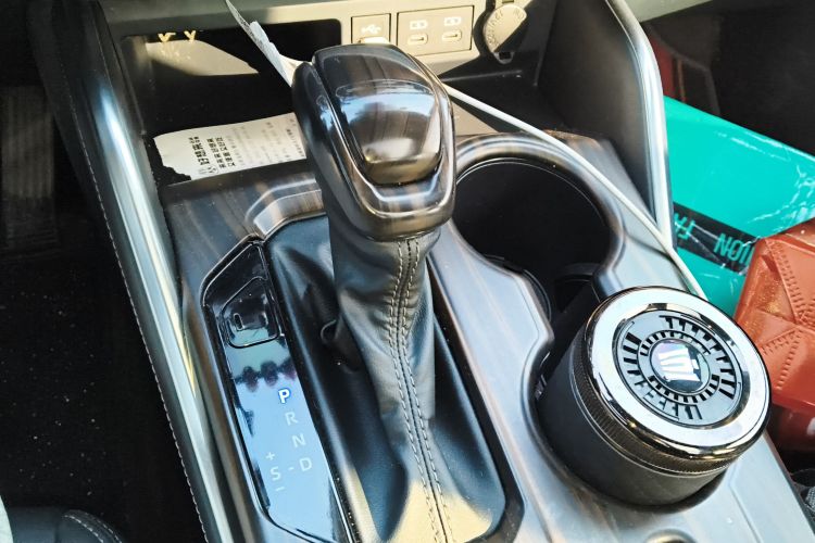 丰田 皇冠陆放 2022款 2.5L HEV四驱尊贵版中控内饰18