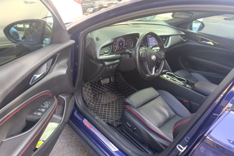 别克 君威 2021款 改款 GS 28T 精英型中控内饰20