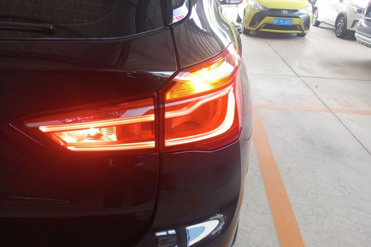 宝马X1 2016款 sDrive18Li 尊享型车身外观9