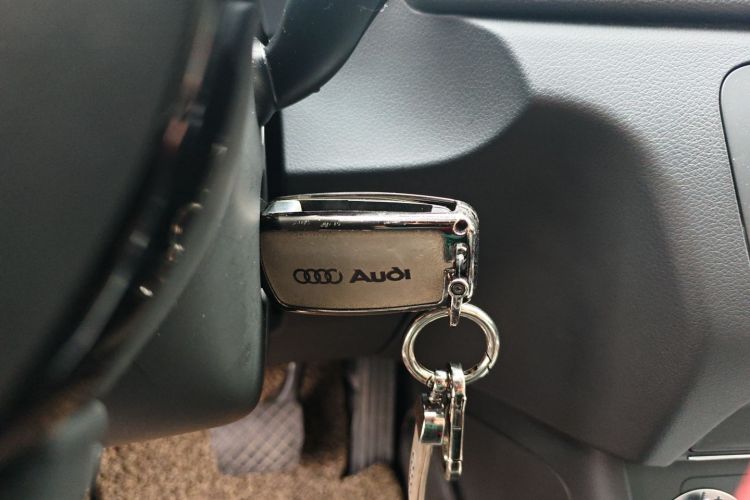 奥迪Q3(进口) 2012款 35 TFSI quattro 舒适型中控内饰7001