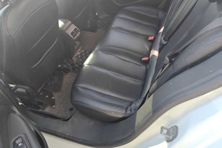 标致408 2015款 1.2T 自动豪华版中控内饰21