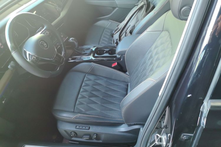 大众 帕萨特 2020款 改款 330TSI 豪华版 国VI中控内饰19