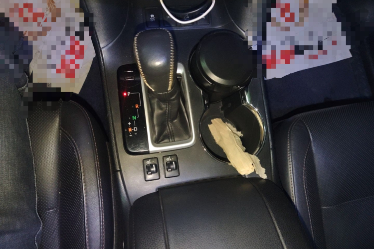 丰田 汉兰达 2015款 2.0T 四驱豪华版 7座中控内饰18