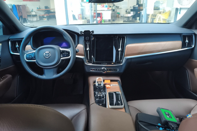 沃尔沃S90 2023款 B5 智逸豪华版中控内饰12