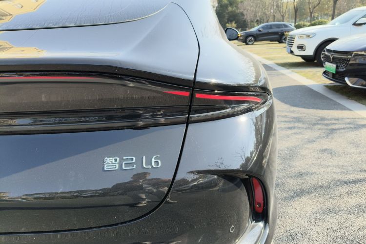 智己汽车 智己L6 2024款 Max 超强性能版车身外观6006
