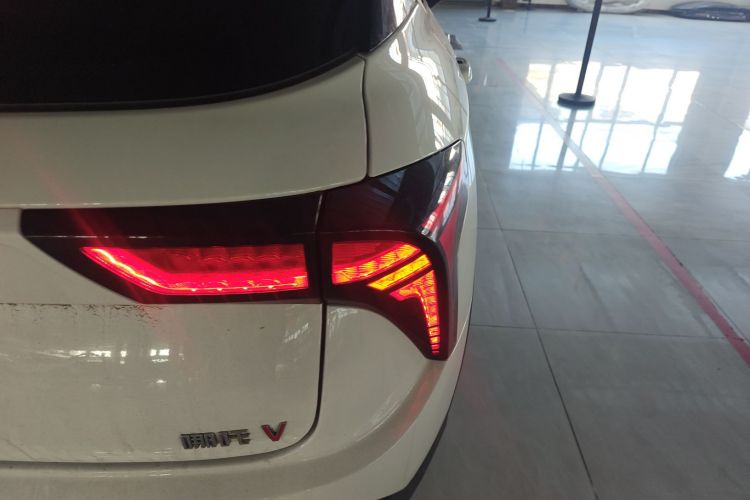 哪吒汽车 哪吒V 2021款 长续航娱乐版升级型车身外观9