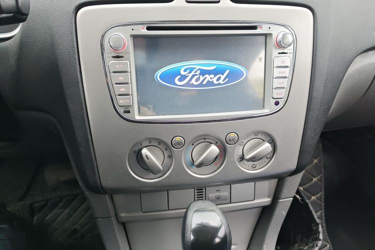 福特 福克斯 2013款 两厢经典 1.8L 自动基本型中控内饰16