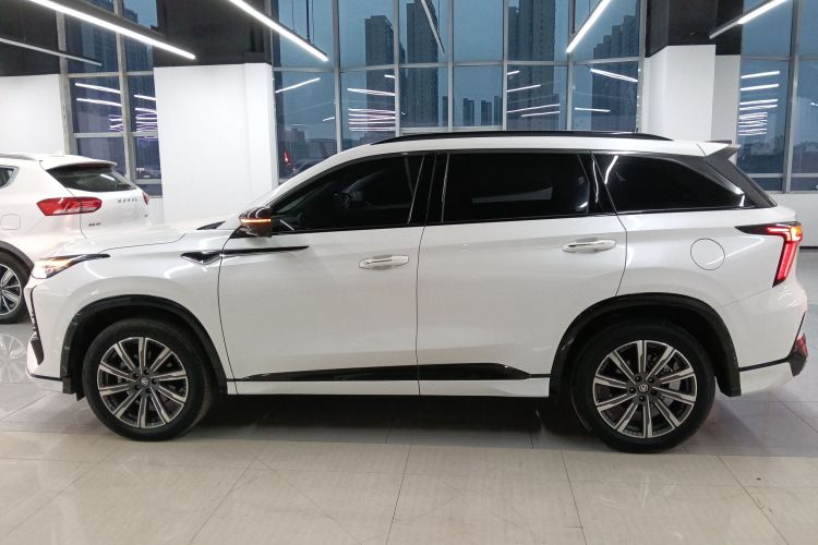 长安CS75 PLUS 2024款 第三代 冠军版 2.0T 智驾劲擎型车身外观4