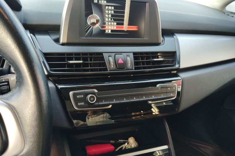 宝马2系旅行车 2016款 218i 时尚型中控内饰16