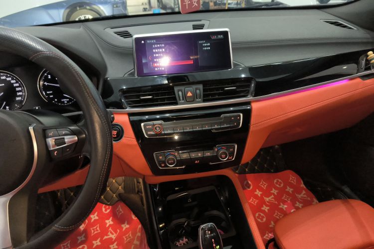 宝马X2 2020款 sDrive25i 领先型M运动套装中控内饰16