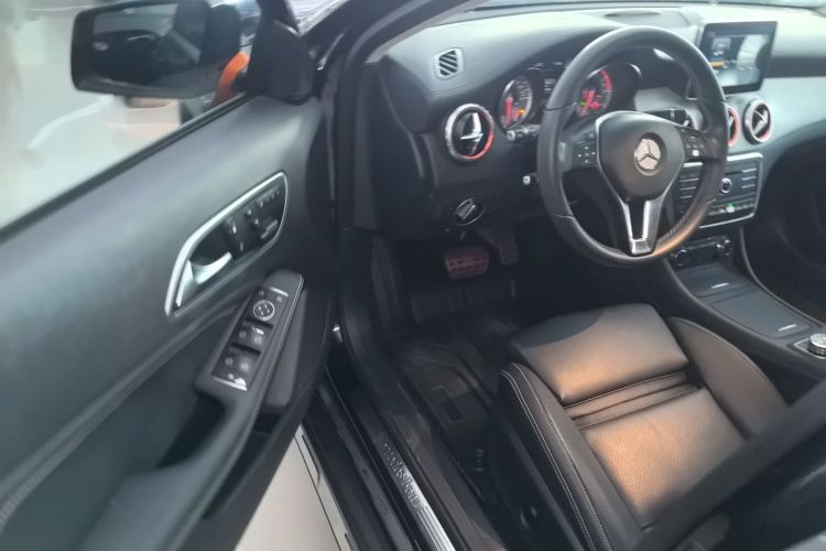 奔驰GLA 2016款 GLA 220 4MATIC 时尚型中控内饰7003