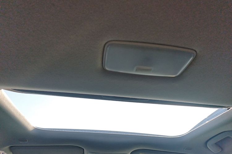 丰田 卡罗拉锐放 2022款 2.0L 精英版局部细节22