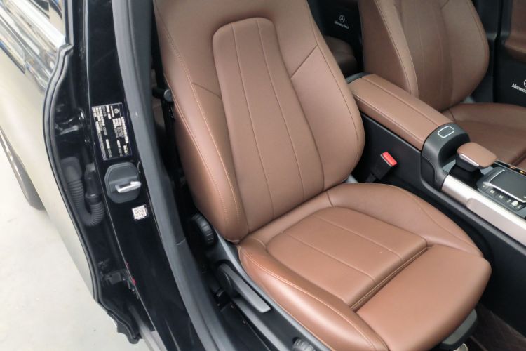 奔驰GLB 2021款 GLB 200 动感型局部细节41