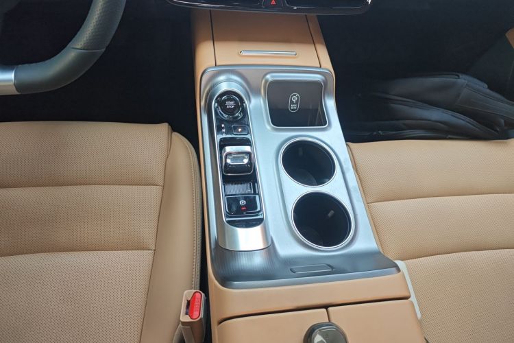 广汽传祺 传祺E8 2024款 荣耀系列 2.0L 荣耀版中控内饰18