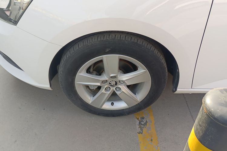 斯柯达 晶锐 2017款 1.4L 自动车享版车身外观35