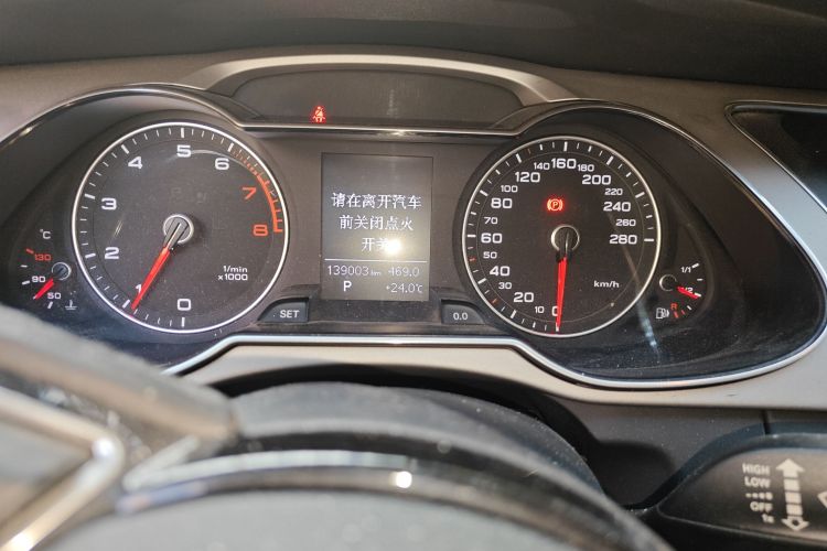 奥迪A4L 2015款 35 TFSI 自动标准型中控内饰15