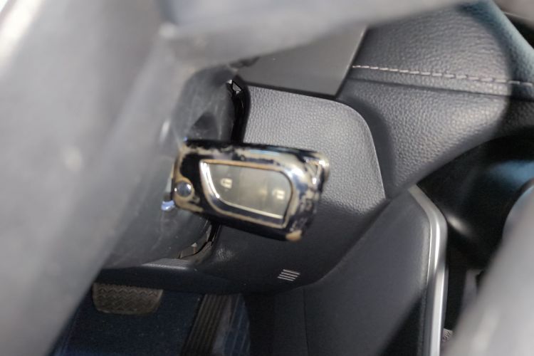 丰田 RAV4荣放 2023款 2.0L CVT两驱都市版中控内饰7001