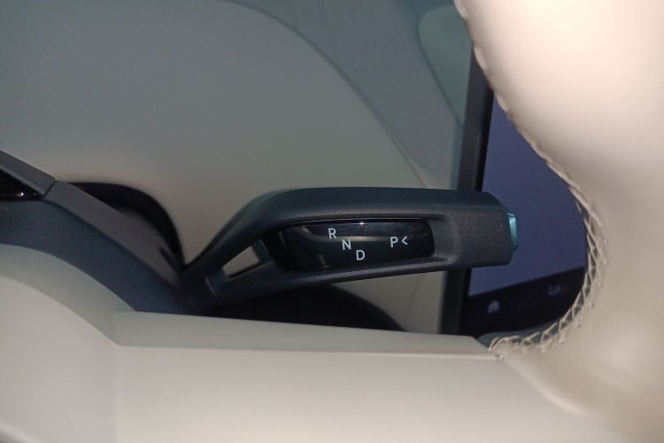 小米汽车 小米YU7 2025款 超长续航高性能四驱Max版局部细节18