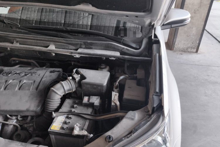 丰田 RAV4荣放 2015款 2.0L CVT四驱新锐版机舱底盘26