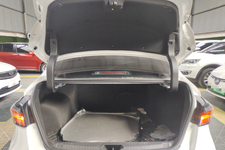 奇瑞 艾瑞泽5 PLUS 2021款 小AI 1.5L CVT享PLUS机舱底盘23