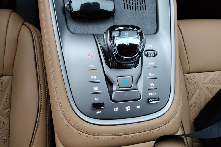 腾势N8 2023款 四驱超混旗舰七座版中控内饰18